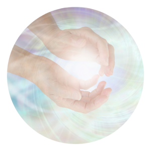 Mãos abertas e juntas emitindo luz para realizar a cura quântica.